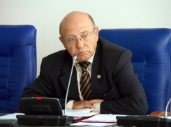 Есть указание возбудить уголовные дела против меня и моих коллег Свиридова и Мурылева, - депутат Владимир Попов