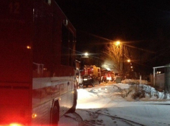 Сильный пожар вспыхнул на заводе «Волгогазоаппарат» в Волгограде