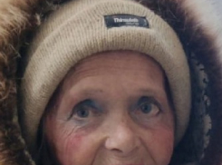 Женщину в черной шубе разыскивают в Волгоградской области 