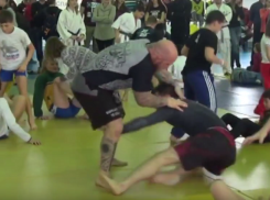 Знаменитый «Снеговик» боец Джефф Монсон приехал в Урюпинск