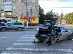 Школьница пострадала в ДТП на роковом перекрестке в Волгограде