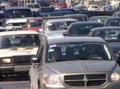 Вторая Продольная в Волгограде стоит в глухой пробке