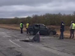 Мужчина погиб в сплющенном ВАЗе в Волгоградской области