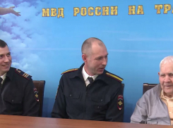 Владимир Колокольцев наградил двоих полицейских Волгограда за спасение ветерана ВОВ