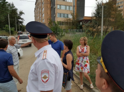 Жители Волгограда пресекли сквозной проезд во дворе 3-дневным протестом
