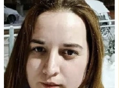 В Волгоградской области бесследно исчезла 26-летняя невысокая брюнетка