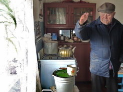 В Волгограде 90-летнему ветерану наконец провели воду