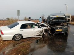 Четыре женщины пострадали в аварии с Mitsubishi, маршруткой и автобусом в Волгоградской области