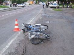 В Волгограде лихач на Renault Logan переехал велосипедистку 