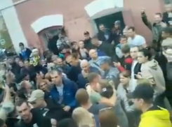 «Земляне, мы поехали!»: проводы мобилизованных под Волгоградом попали на видео