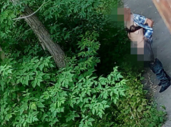 Волжан «кошмарит» игривый пенсионер в женском белье, не скрывающем «достоинство»