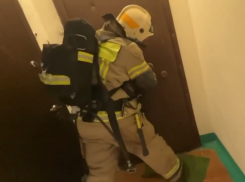 Жутковатое видео эвакуации волгоградцев из 9-этажки опубликовало МЧС