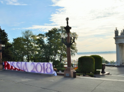 В центре Волгограда появилась двухметровая инсталляция «RUSSIA 2018»