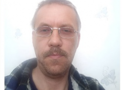 В Волгоградской области пропал 48-летний седой мужчина в джинсах