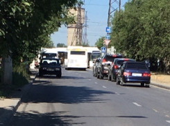 ДТП парализовало движение автобусов в Дзержинском районе Волгограда