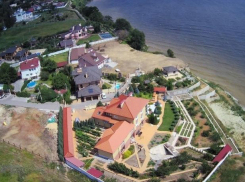 Власти за бюджетные деньги построят новую дорогу к элитному поселку Латошинка