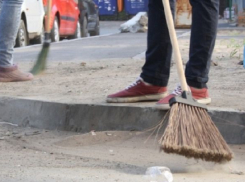 Многочасовая уборка Урюпинска научила алиментщика зарабатывать по 100 тысяч рублей в месяц