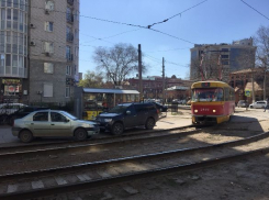 «Бог парковки» заблокировал движение трамваев в Волгограде