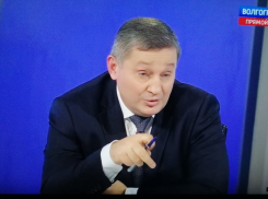 «Без мата не скажешь, как играют»: волгоградский губернатор обвинил «Ротор» в плохой самоотдаче