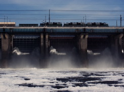 На Волжской ГЭС поезд насмерть сбил следователя СКР