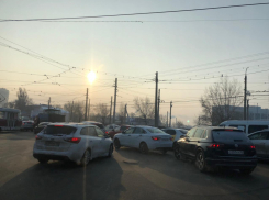 Рокоссовского встала «вмертвую»: пробки парализовали Волгоград 