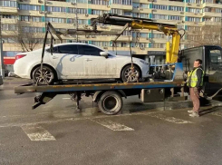 Волгоградку лишили иномарки посреди оживленной трассы – видео 