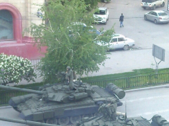 В Волгограде танки без «насадок» проехались по новому асфальту
