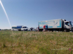 Пять автомобилей столкнулись на трассе в Волгоградской области: 2 человека пострадали 
