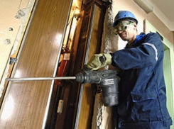 В Волгограде «Жилье 46» заплатит 100 тысяч за старые лифты