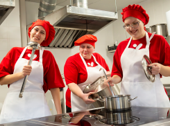 Профессия со вкусом будущего:молодые повара выбирают школьные столовые