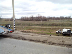 Под Волгоградом в ДТП надвое разорвало автомобиль с водителем