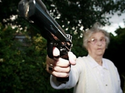 Пенсионерку из Волгограда заставили бесплатно работать охранником