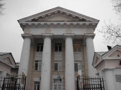 Чиновников мэрии Волгограда выгоняют с насиженного места ради Дворца бракосочетания