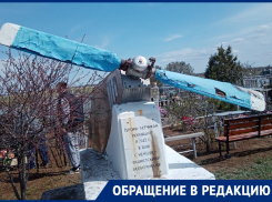 Памятник героям-летчикам разваливается по кусочкам в Волгограде