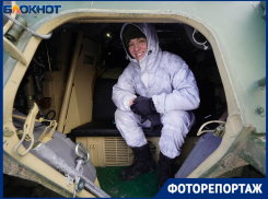 Волгоградцев пустили пострелять из танка на военном полигоне