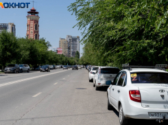 «Сделали жителям подарок в виде безальтернативного побора»: общественник о введении платных парковок в Волгограде