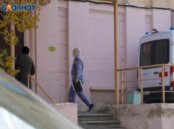 Иномарка протаранила надпись «Волгоград» на городской заправке