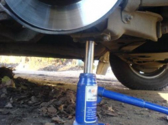 Под Волгоградом «ВАЗ-2104» насмерть придавила хозяина