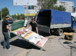 В Волгограде снесут еще 10 незаконных рекламных щитов