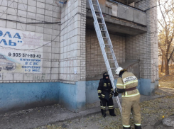 Не выбрался живым: 73-летний волгоградец погиб в загоревшемся многоквартирном доме