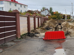 Несуществующей дорогой назвала мэрия главный выезд из Родниковой долины в Волгограде