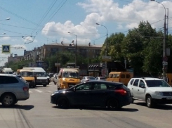 ДТП с двумя маршрутками собрало в Волгограде огромную пробку в час пик