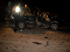 Под Волгоградом в ДТП BMW и ВАЗ-211124 двое погибли и один пострадал 