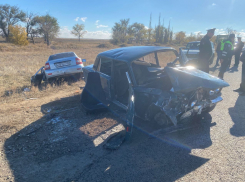 Врачи спасают восемь раненых в шок-ДТП под Волгоградом