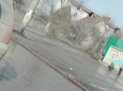Ангарский поселок в Волгограде потонул в нечистотах 