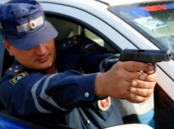 Полицейские открыли огонь по автомобилю пьяного водителя под Волгогрдом