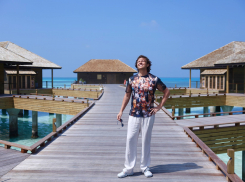 «Шпарит кондиционер, есть топчан»: Прохор Шаляпин провел экскурсию по вип-домику у воды