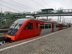 Под Волгоградом на ночь закроют железнодорожный переезд