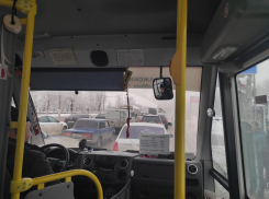 Первая Продольная в Волгограде замерла в гигантской пробке 