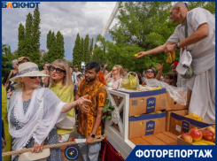 Бесплатную раздачу фруктов и позитива устроили в центре Волгограда